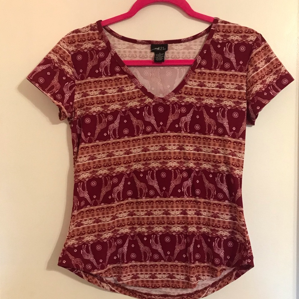 Fitted V-neck t-shirt